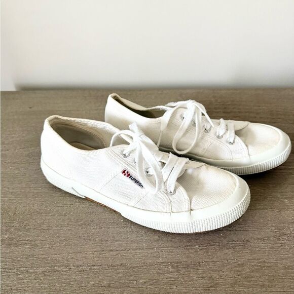 Superga Classic Canvas Low Top Sneaker in White - Size 37.5 - Picture 1 of 9